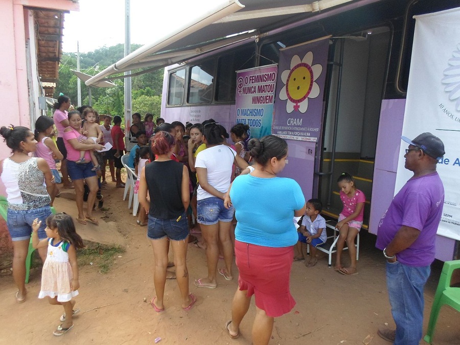 notícia: Caravana Lilás atende mulheres nos municípios de Laranjal e Vitória do Jari 