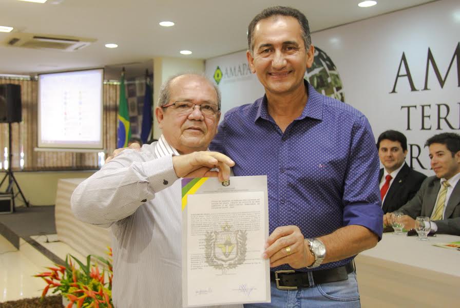 notícia: Amapá inicia ciclo industrial com entrega de títulos e declarações de reservas de área