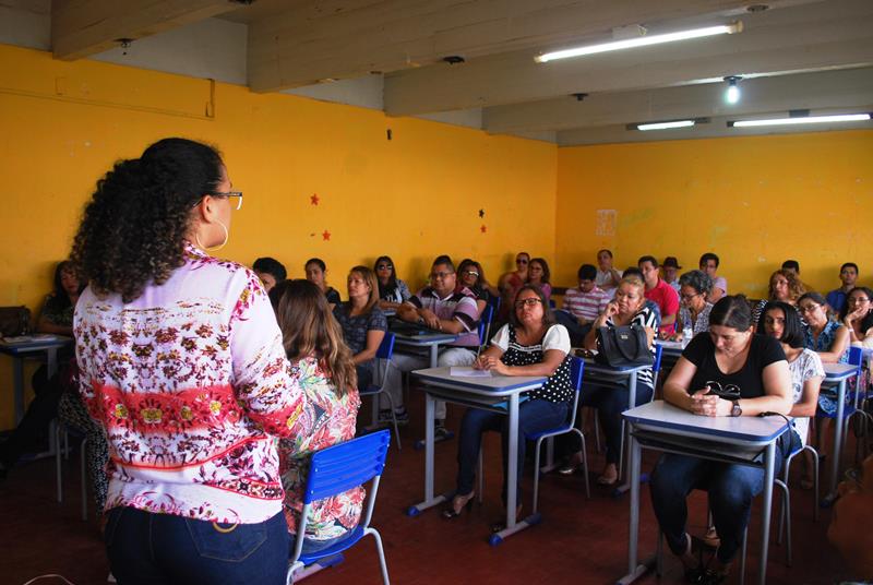 notícia: Escolas de ensino médio integral recebem visita de comissão da Seed