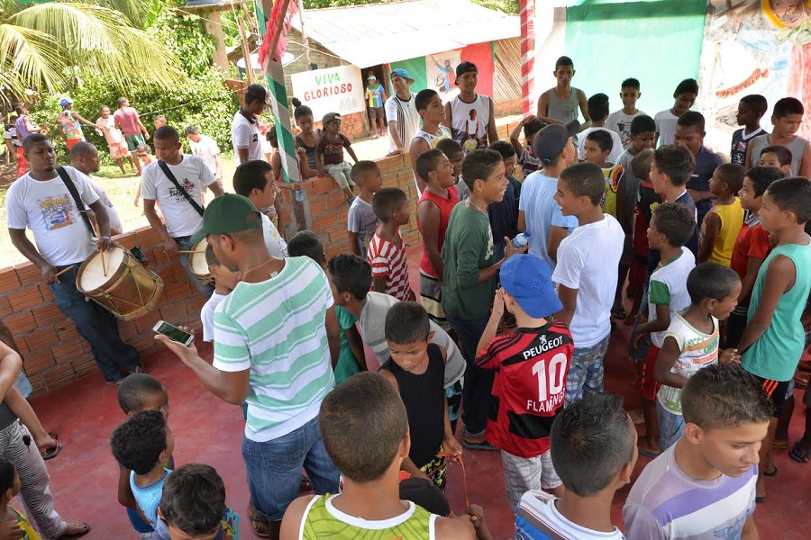 notícia: Crianças participam do “meio-dia”, na Festa de São Tiago, em Mazagão Velho