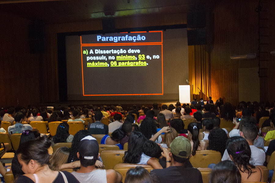 notícia: Estudantes da rede estadual participam de aulão preparatório para o Enem