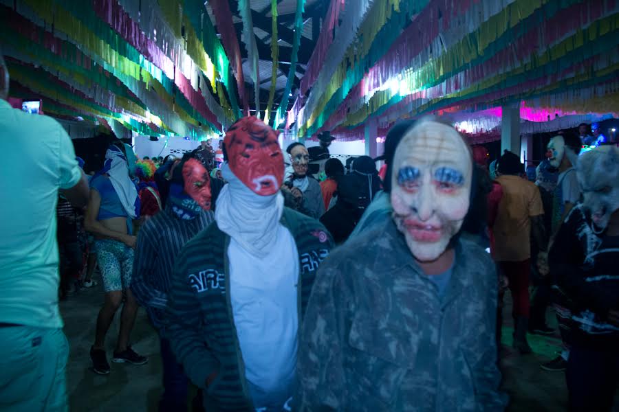 notícia: Tradicional Baile de Máscaras conta parte da luta entre Mouros e Cristãos