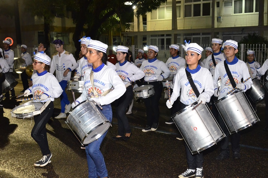 notícia: Disputa de bandas e fanfarras resgata tradição amapaense