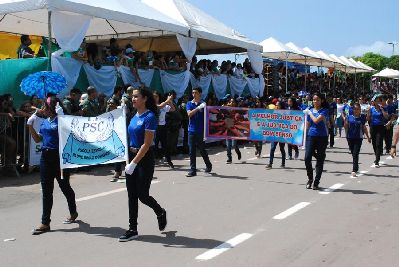 notícia: Desfile estudantil em Santana aborda a cultura da paz