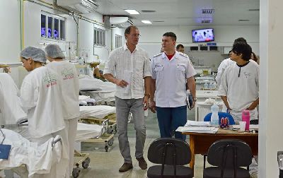 notícia: Secretário de Saúde visita Unidade de Nefrologia