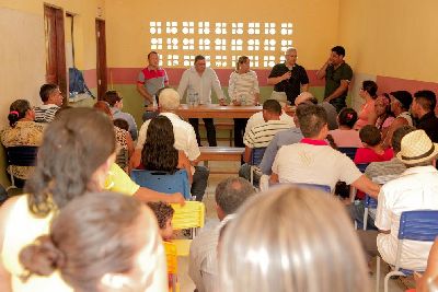 notícia: Agricultores de Pedra Branca são beneficiados com equipamentos