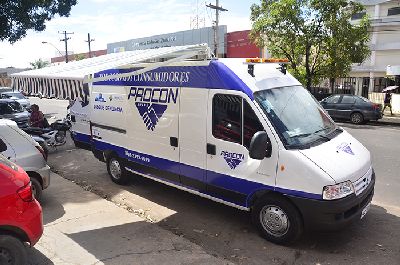 notícia: Carro itinerante do Procon oferece atendimento móvel na capital