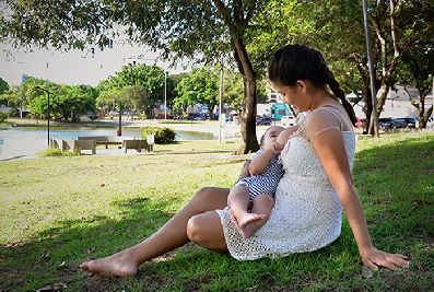 notícia: Banco de Leite enfatiza benefícios do aleitamento durante programação do “Agosto Dourado”