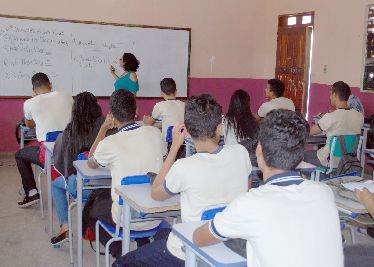 notícia: Processo seletivo para escolas de tempo integral tem mais de mil inscritos