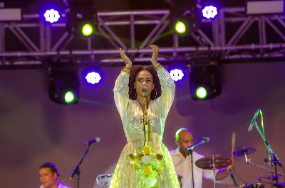 notícia: Mariene de Castro embala segunda noite do 22º Réveillon da Beira Rio e 2ª Virada Afro