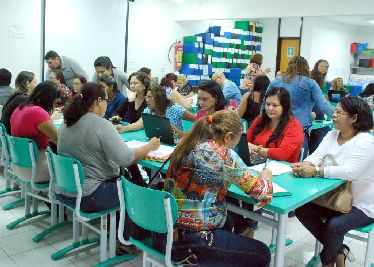 notícia: Gestores fazem levantamento no número de professores para diminuir carência