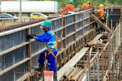 notícia: Governo investe em obras para melhorar e ampliar o fornecimento de água em Macapá