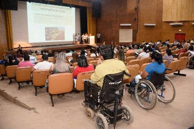 notícia: Políticas públicas para educação inclusiva nas escolas são debatidas em seminário