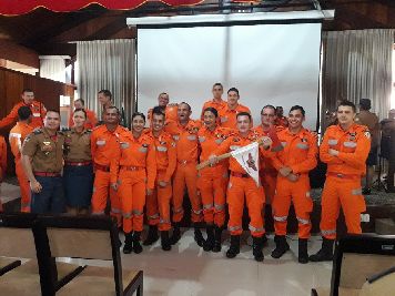 notícia: Bombeiros aprimoram técnicas de combate a incêndios