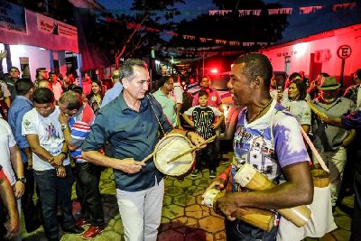 notícia: Mazagão Velho: governador Waldez visita comunidade e estrutura da Festa de São Tiago 