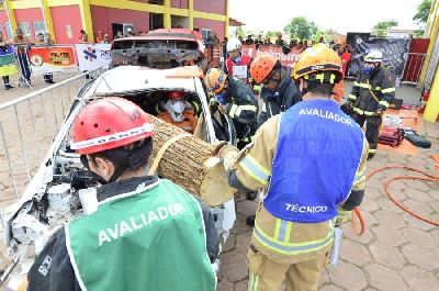 notícia: Bombeiros participam do primeiro desafio de resgate veicular no Amapá 