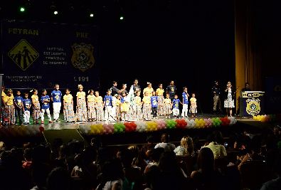 notícia: Estudantes fazem apresentações artísticas no encerramento do Fetran