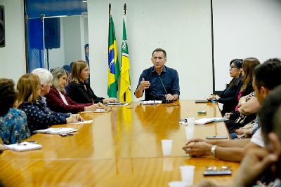 notícia: Governador dá posse a membros do Conselho de Educação