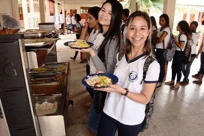 notícia: Gestores são capacitados para gerenciar alimentação nas escolas estaduais