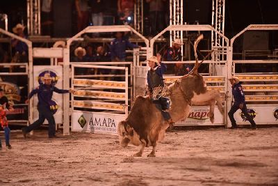 notícia: Circuito de rodeios atrai grande público na 26ª Agropesc