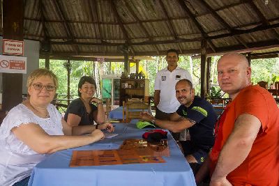 notícia: “Vamos continuar usando as catraias para ver as belezas naturais”, diz turista francês