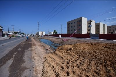 notícia: Com via limpa, governo inicia drenagem e terraplanagem na Avenida 13 de Setembro