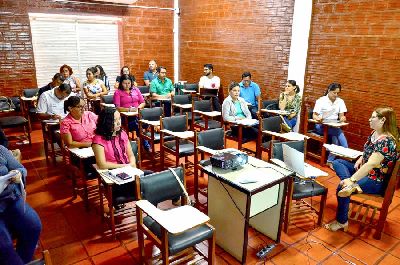 notícia: Governo do Estado capacita servidores da atenção básica em saúde mental