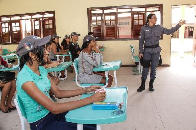 notícia: Programa de resistência e combate às drogas chama atenção de jovens