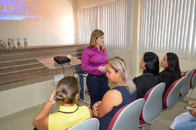 notícia: Rede de Atendimento à Mulher reúne-se para traçar plano contra a violência em Santana