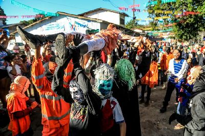 notícia: Missa, círio e batalha realizados por crianças encerram Festa de São Tiago