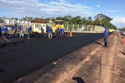 notícia: Governo inicia pavimentação de novo trecho da Duca Serra