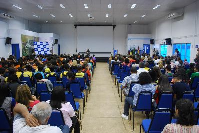 notícia: “A Escola em Tempo Integral é uma oportunidade para um futuro melhor”, diz estudante