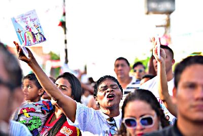 notícia: Missa campal e círio marcam início do dia áureo da Festa de São Tiago