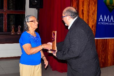 notícia: Homenagens, apresentações culturais e corte de bolo marcam primeiro dia de programação