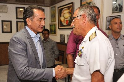 notícia: Governador discute apoio mútuo com comandante de Operações Navais da Marinha do Brasil