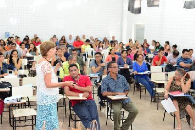 notícia: Escola do Novo Saber já capacitou quase 200 profissionais da Educação durante três meses