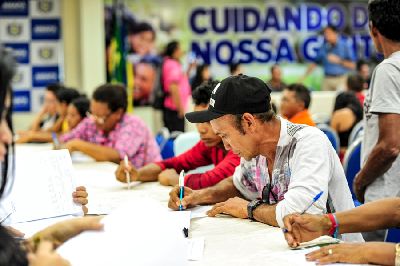 notícia: Castanheiros de Mazagão recebem incentivo financeiro do governo