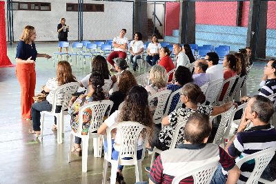 notícia: Educadores passam por acolhimento no primeiro dia de Escola em Tempo Integral