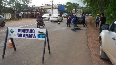 notícia: Setrap inicia serviço de tapa-buraco nas rodovias JK e Duca Serra