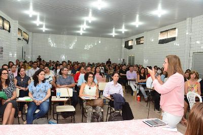 notícia: Profissionais passam por capacitação para atuar nas Escolas em Tempo Integral