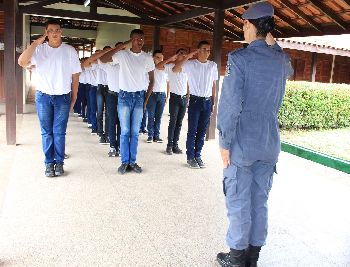 notícia: Alunos da escola Antônio Messias preparam-se para rotina escolar