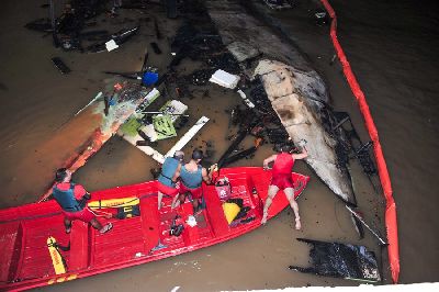 notícia: Bombeiros encontram corpo de vítima de explosão de barco em Santana