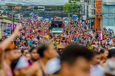 notícia: Bloco A Banda arrasta 170 mil brincantes pelas ruas de Macapá