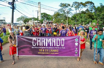 notícia: Marcha pelo Meio do Mundo marca início do I Chamado dos Povos Indígenas