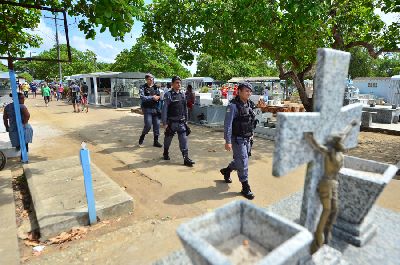 notícia: Operação Finados terá policiamento com 150 militares nos cemitérios