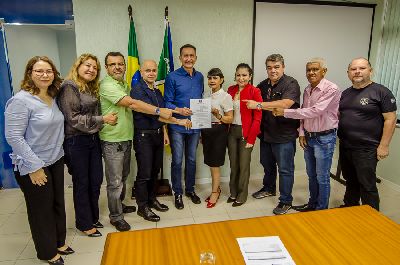 notícia: Governo incorpora auxílio indenizatório aos vencimentos de servidores da Polícia Civil