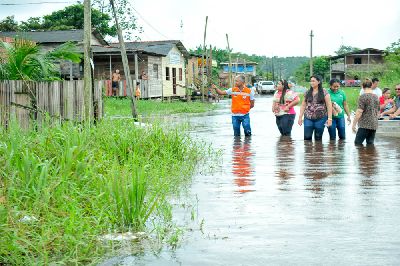 notícia: Governo do Amapá garante assistência às famílias afetadas por alagamento em Ferreira Gomes