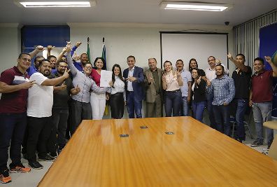 notícia: Sancionada a lei que incorpora gratificação e cria auxílio a servidores do Ipem/AP