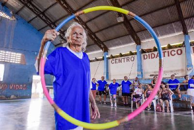 notícia: Projeto Quinta Feliz promove integração e atividades físicas entre idosos