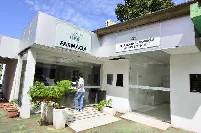 notícia: Mais de 40 produtos fitoterápicos podem ser adquiridos na farmácia do Iepa 